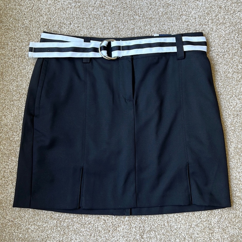 NWT Womens golf skort with matching belt. Size 6.
